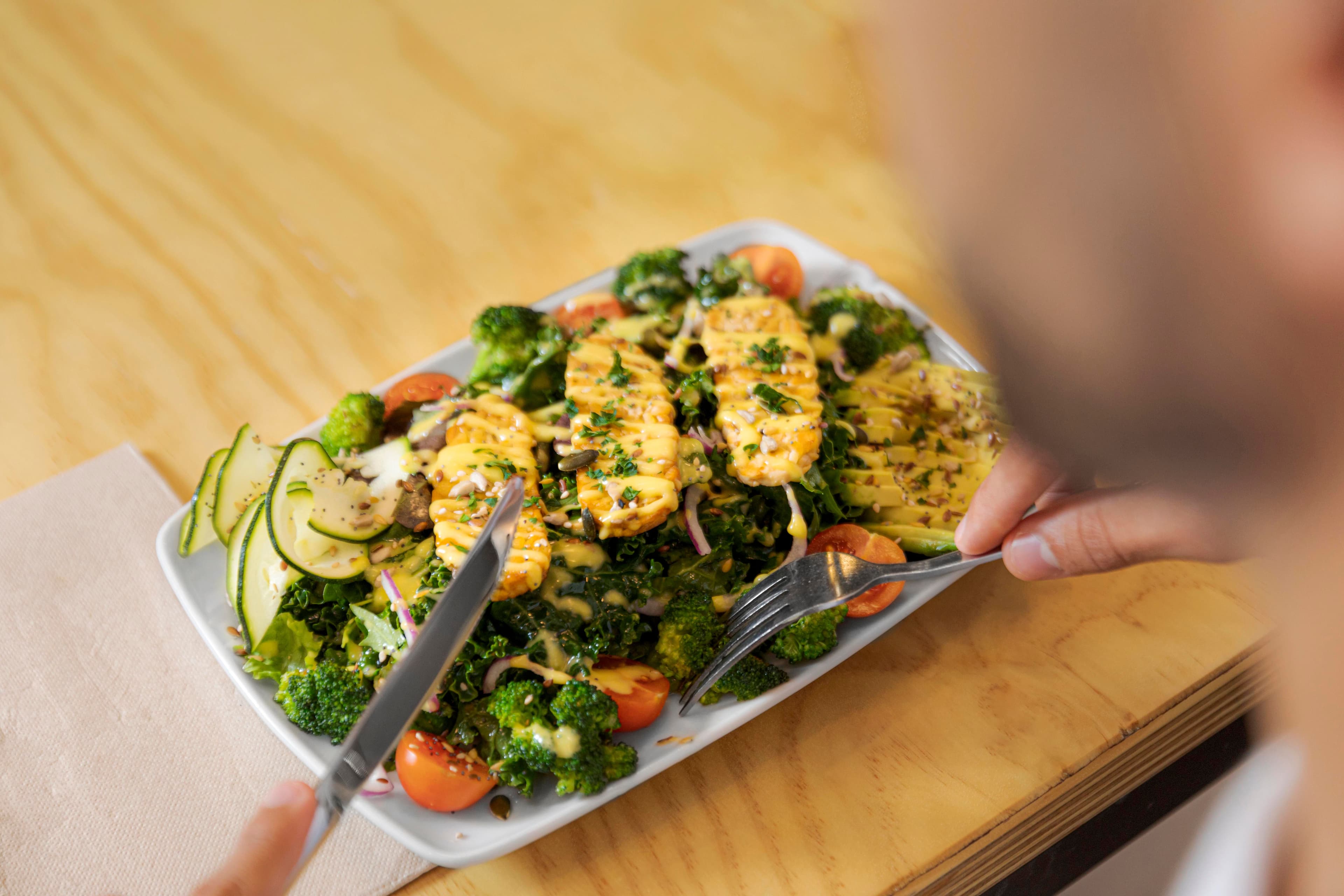 Man enjoying a meal rich in plant-based and alternative proteins