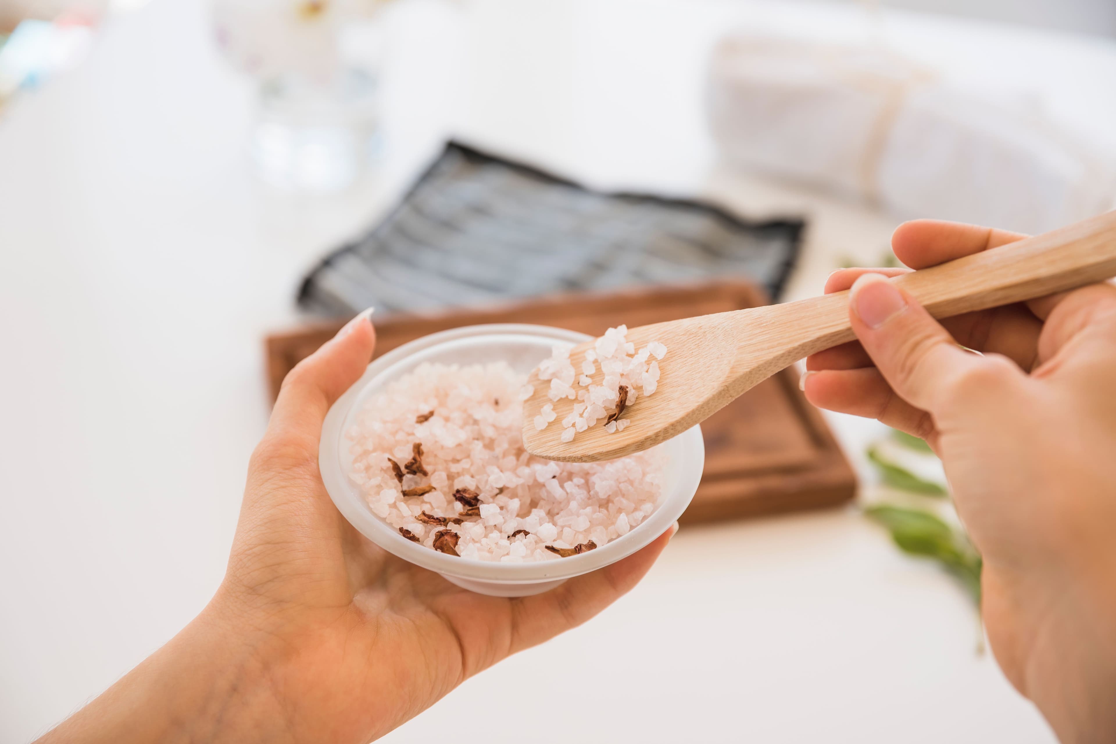 faceless-female-with-spoon-pink-salt-bowl