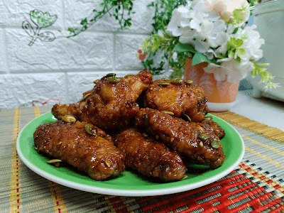 Sticky Honey Chicken Wings with Pumpkin Seeds recipe