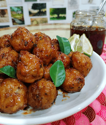 Crispy Fried Noodles Meatballs With Sweet Chili Sauce recipe