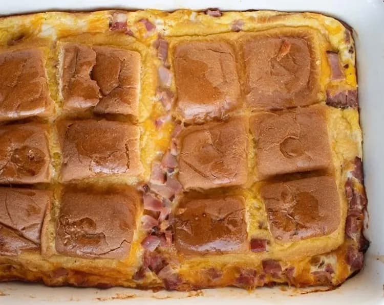 Hawaiian Roll Breakfast Casserole recipe