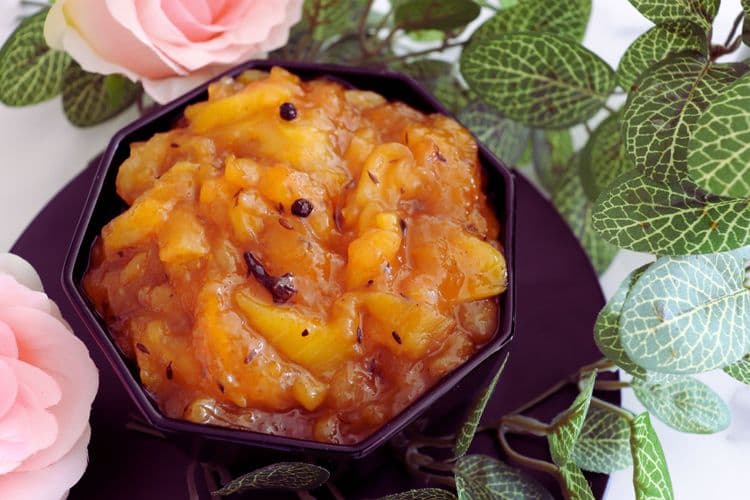 Green Mango Chutney (Aam ki Khatti Meethi Chutney) recipe