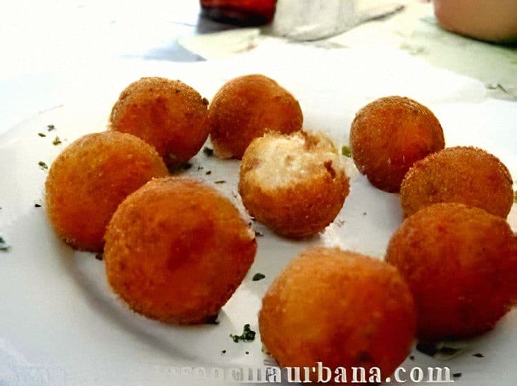 Chicken Meatballs Stuffed with Cheese recipe