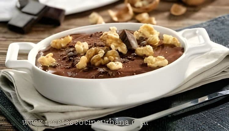 Chocolate Cream with Caramelized Walnuts recipe