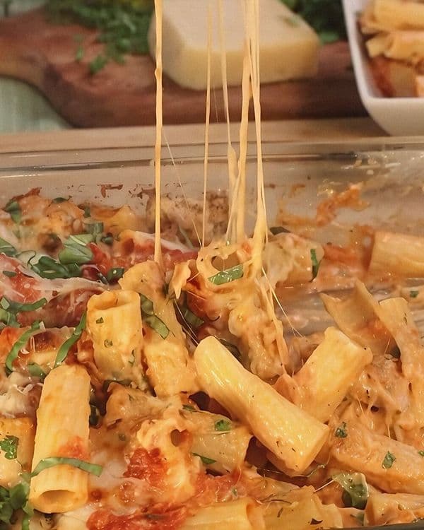 Cheesy Chicken Rigatoni Bake recipe