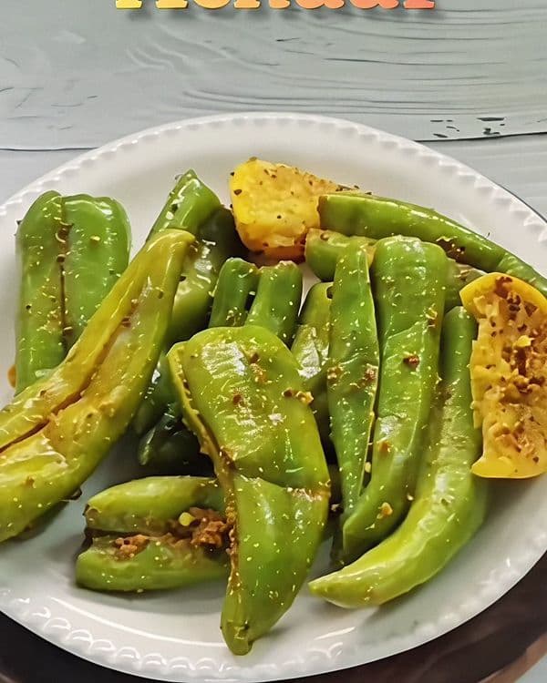 Moti Mirch Ka Achaar recipe