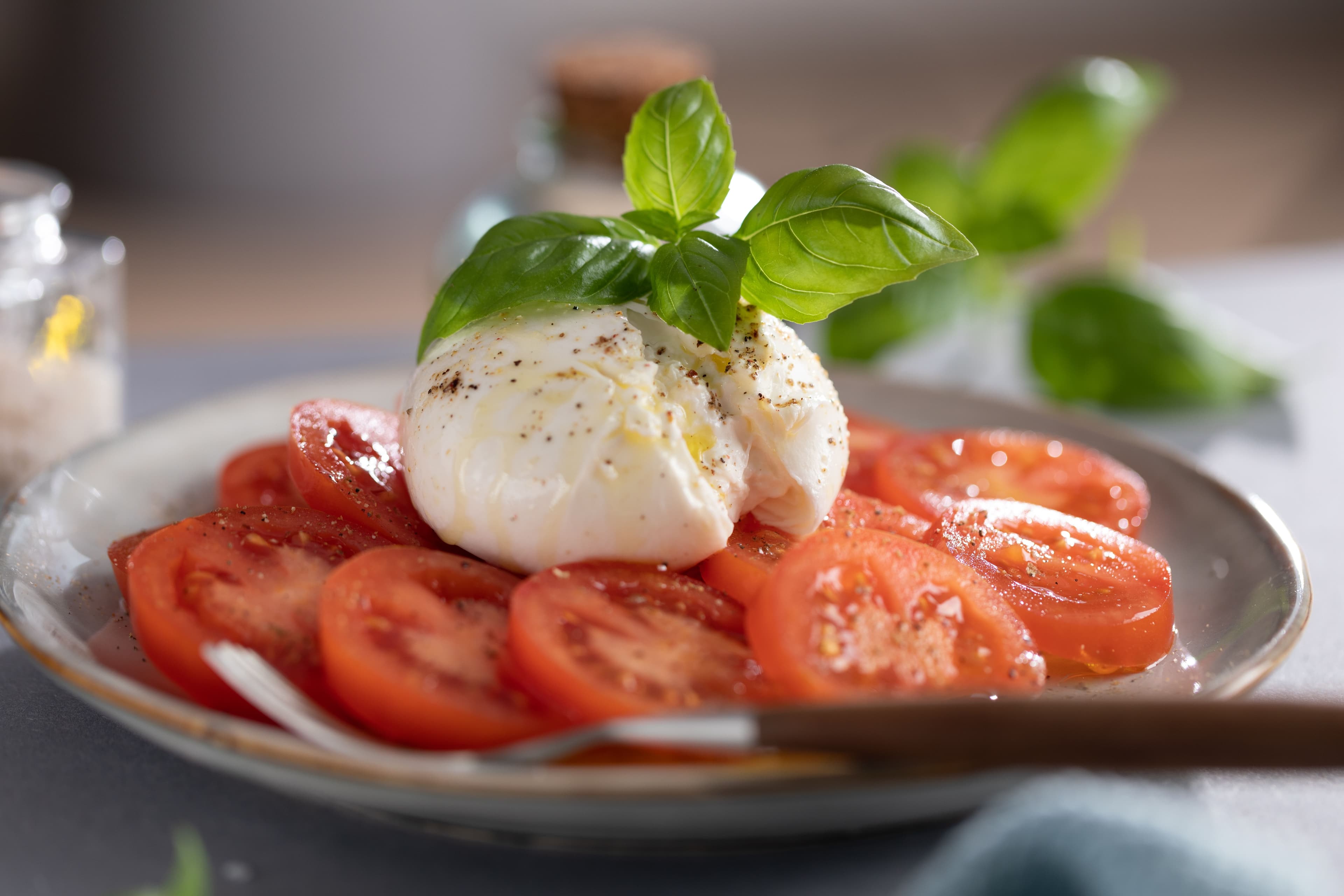 burrata-salad-with-tomatoes-basil.