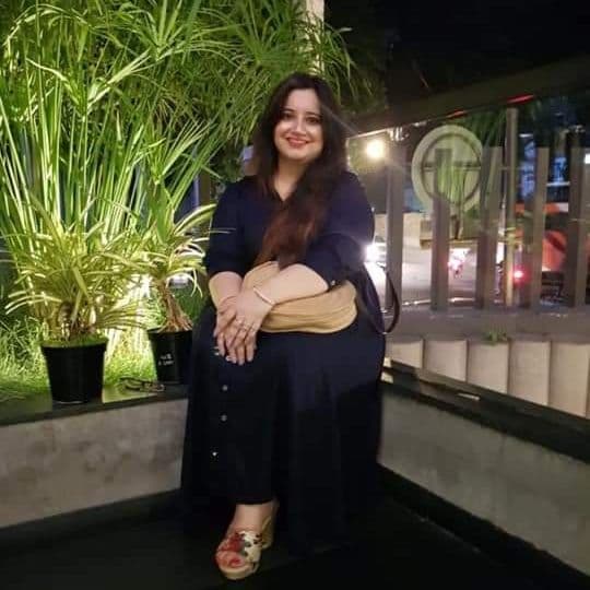 Close-up of Preeti Kalia, the food creator behind @hobbi_espassion, known for reviving authentic Punjabi cuisine.
