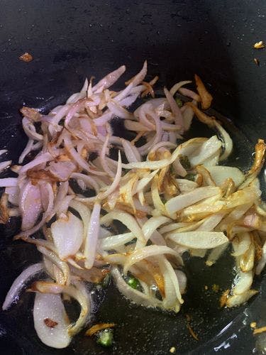 Sliced onions in oil.