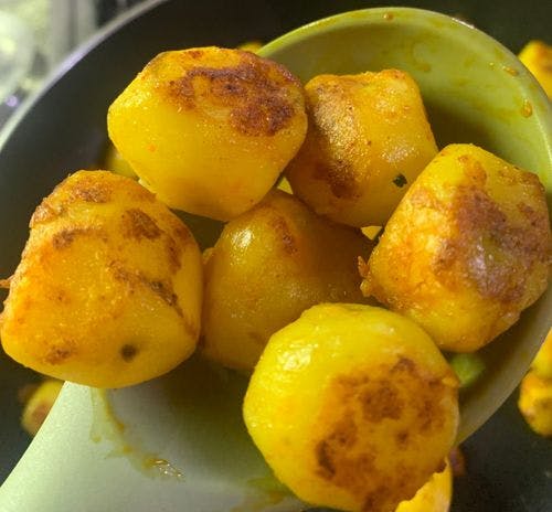 Creamy-Baby-Potato-Curry-(Dum-Aloo)-Slightly-Golden-Potatoes.jpg