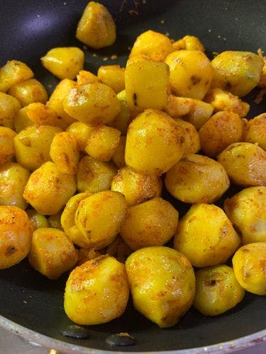 Creamy-Baby-Potato-Curry-(Dum-Aloo)-Tempering-Baby-Potatoes.jpg