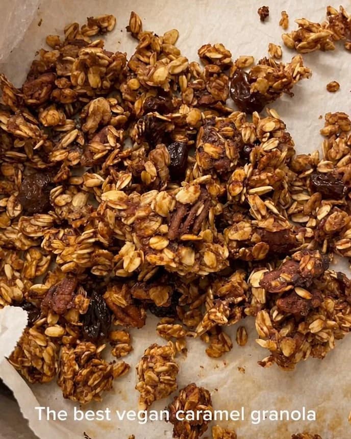 Date Caramel Crunchy Granola recipe