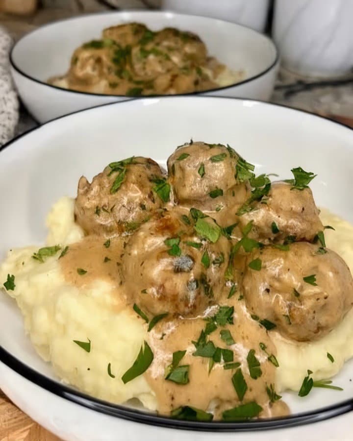 Swedish Meatballs with Creamy Sauce recipe
