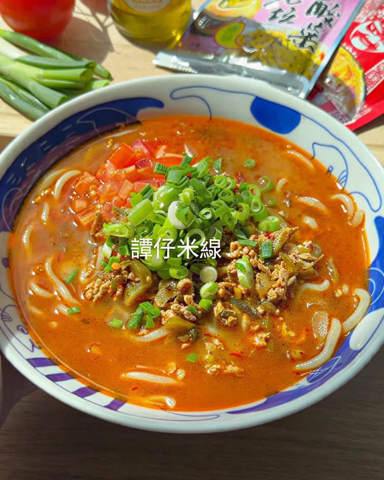 Spicy and Numbing Rice Noodles with Mince Pork and Pickled Vegetables recipe