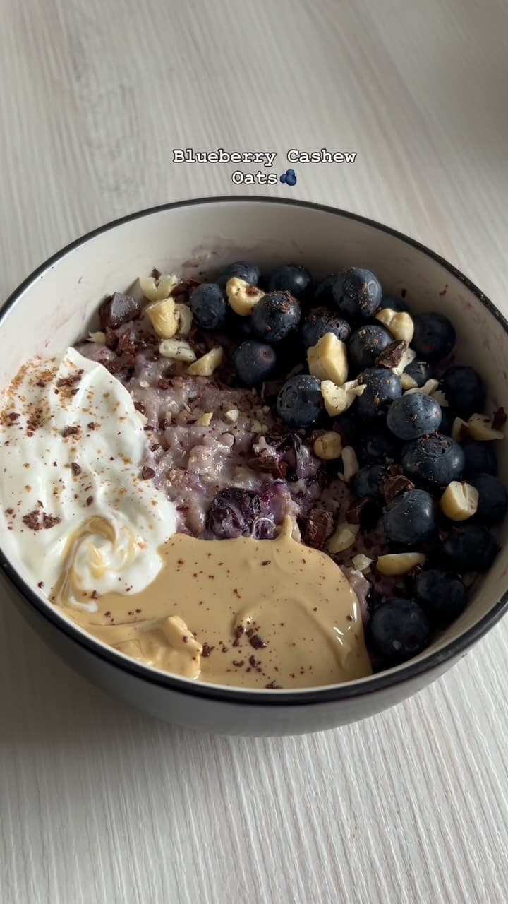 Protein Oats with Cashew Butter and Blueberries recipe
