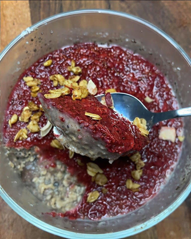 Vanilla Bean Overnight Oats with Raspberry Chia Jam recipe