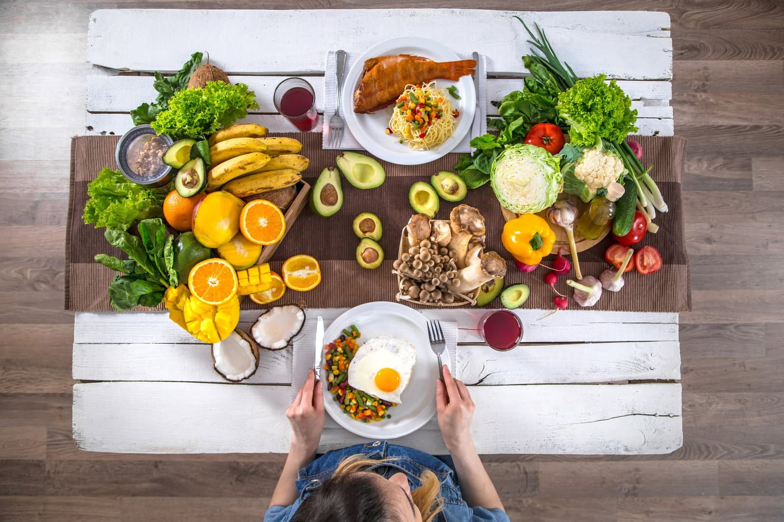 Women with PCOS and PMOS trying to figure out what to eat with Chefadora.