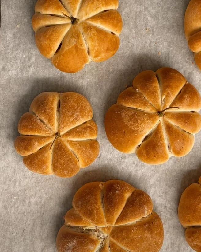 Pumpkin-Shaped Apple Cinnamon Buns recipe