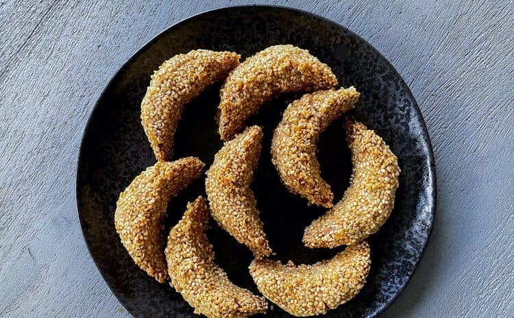 Sesame Seeds Gazelle Horns with Rainbow Sprinkles recipe