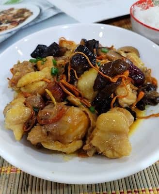 Steamed Chicken With Cordyceps Flowers and Shitake Mushrooms recipe