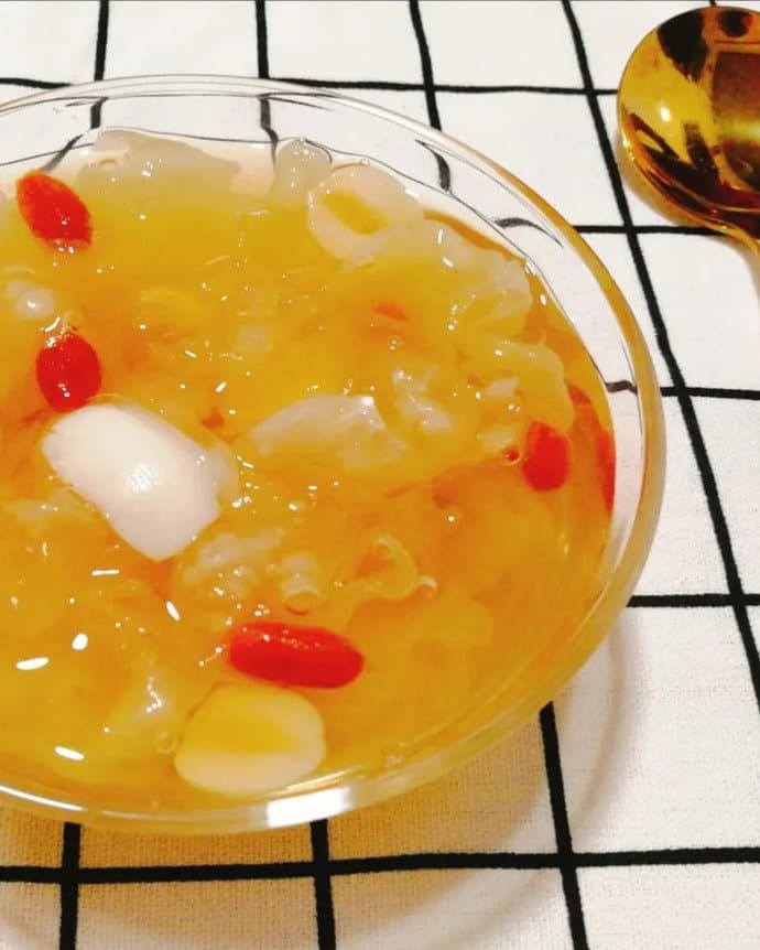 Tremella Lily Lotus Seed Sweet Soup recipe