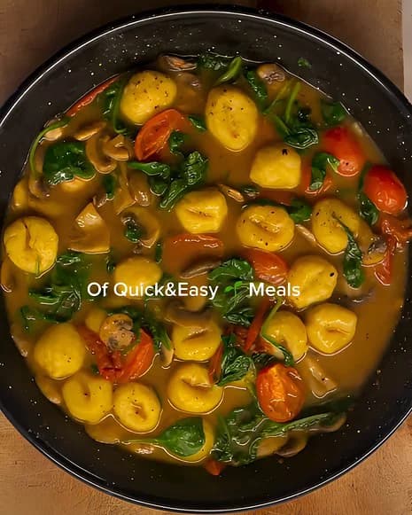 15-Minute Creamy Gnocchi with Mushrooms, Tomatoes and Spinach recipe