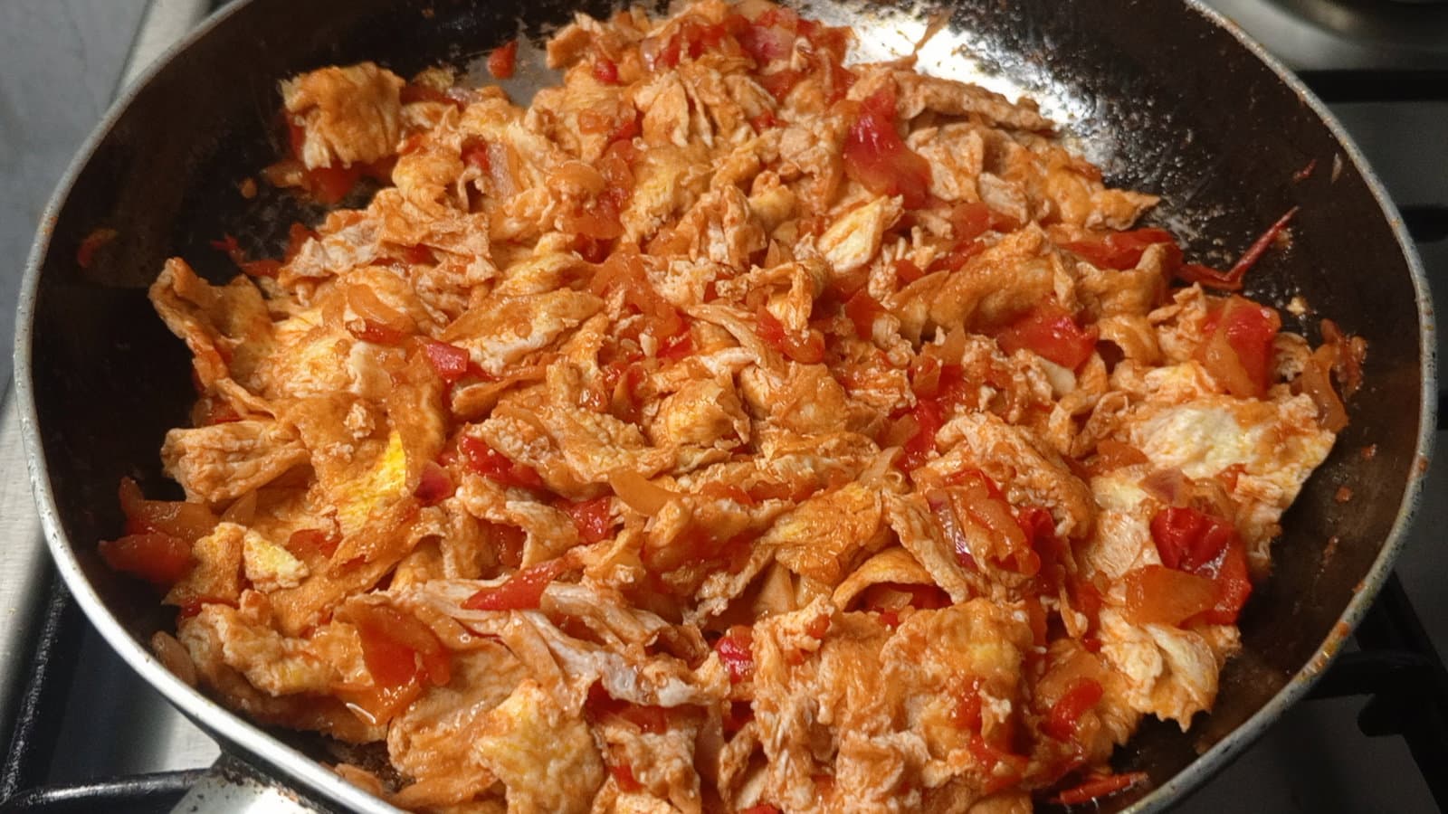 Simple Tomato and Onion Omelette recipe