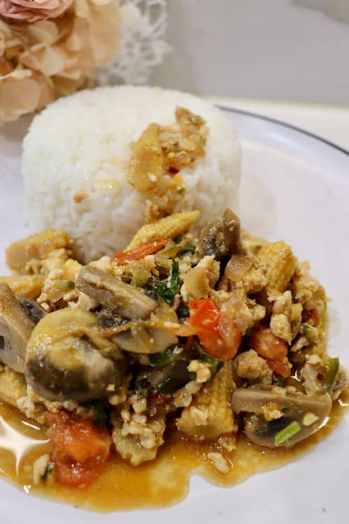 Stir-Fried Chicken Mince with Vegetables recipe