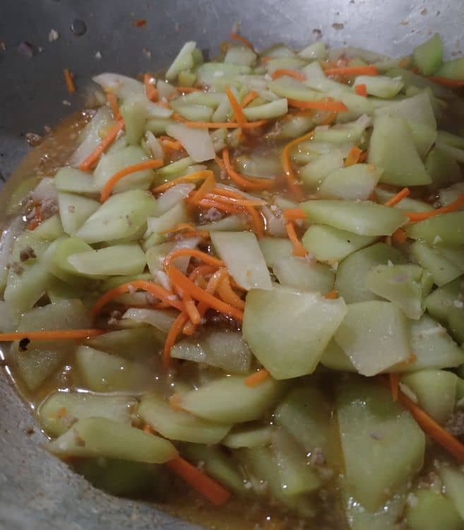 Sauteed Chayote and Carrots with Ground Pork (Ginisang Sayote) recipe