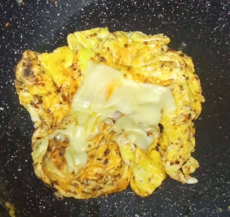 Cheesy Chilli Egg recipe