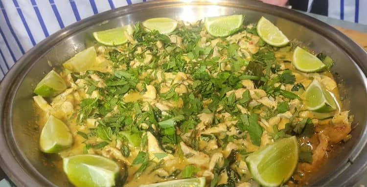 Gaeng Phed Gai (Thai Red Chicken Curry) recipe