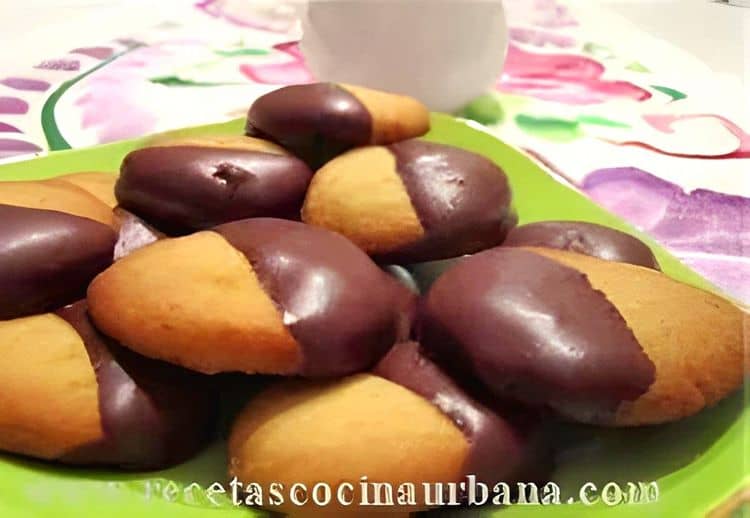 Walnut Cookies with Chocolate Glaze recipe