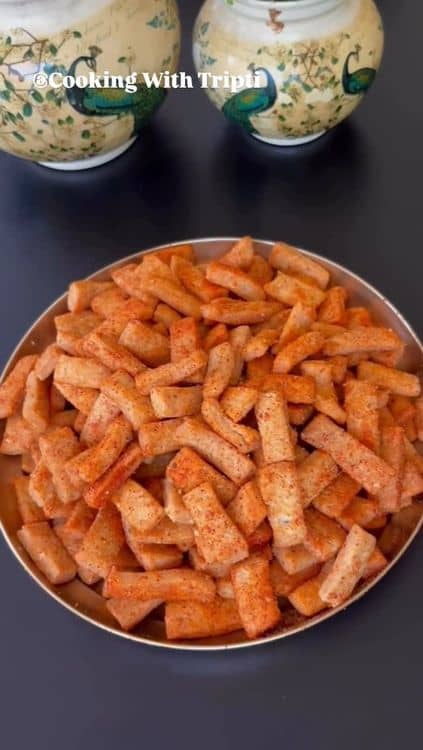 Crispy Suji Masala Nimki recipe