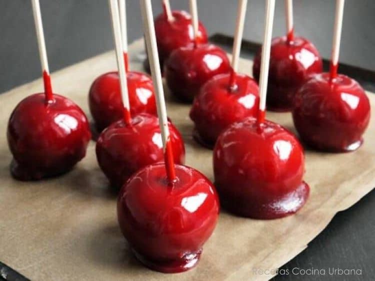 Manzanas Acarameladas (Caramel Apples) recipe