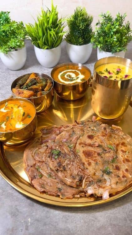 Butter Paneer Masala with Onion Lachha Paratha recipe