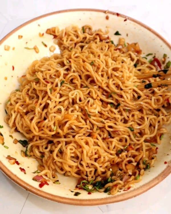 Coriander Garlic Oil Noodles recipe