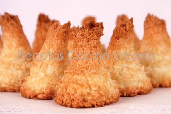 Coquitos (Coconut Cookies) recipe